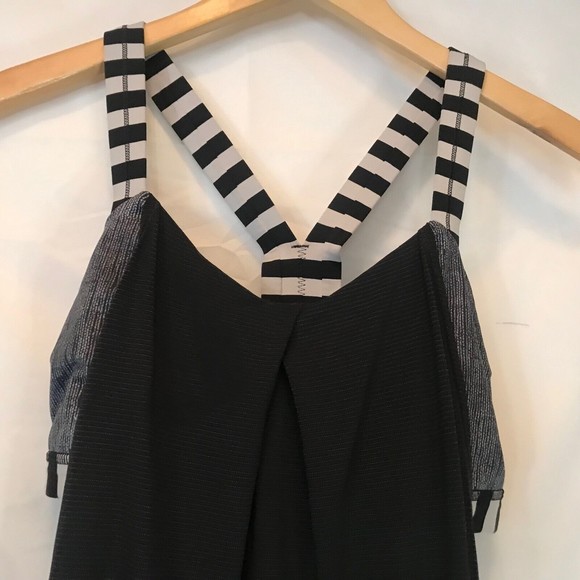 Lululemon Rest Less Tank. Black Apex Stripe Built In Bra size 8 - Picture 2 of 9
